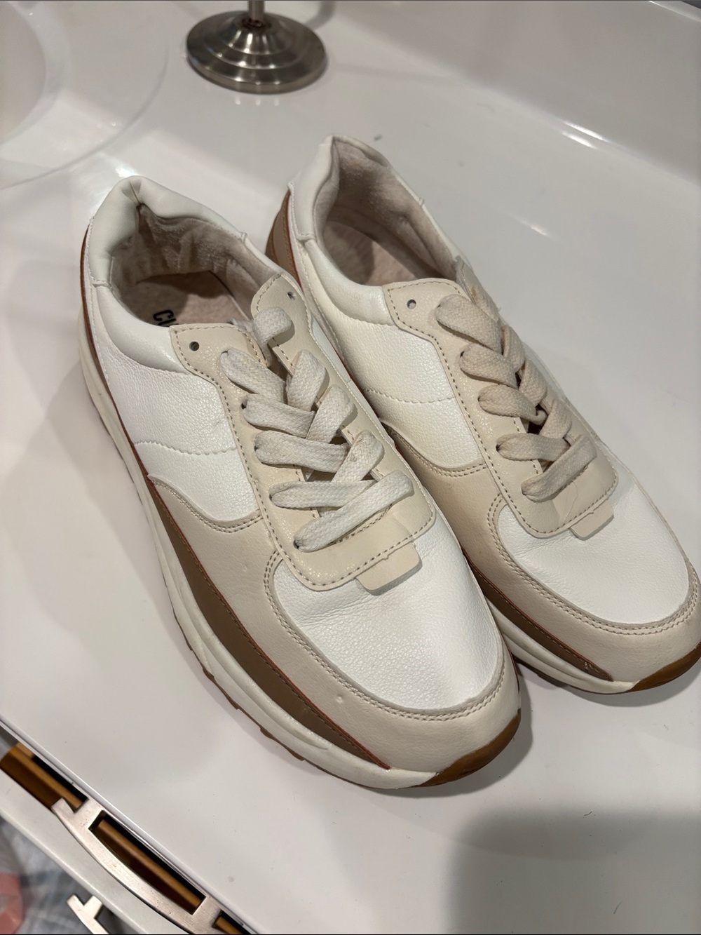 Women’s NWOT Casual White and Beige Leather Sneakers